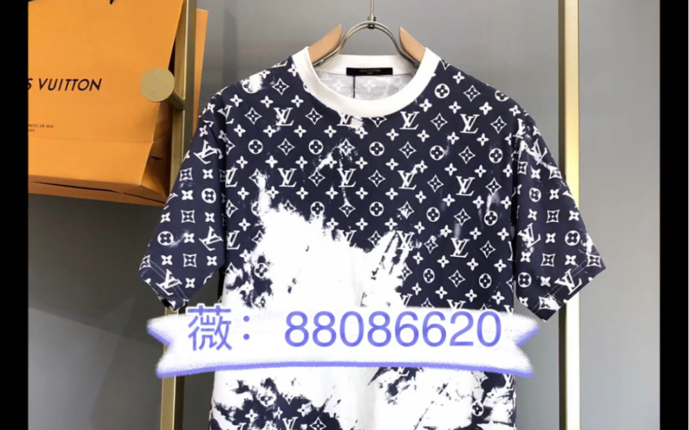 介绍一下高仿lv老花标识扎染t恤,此款甄选客供100%全棉材质制成, 面料