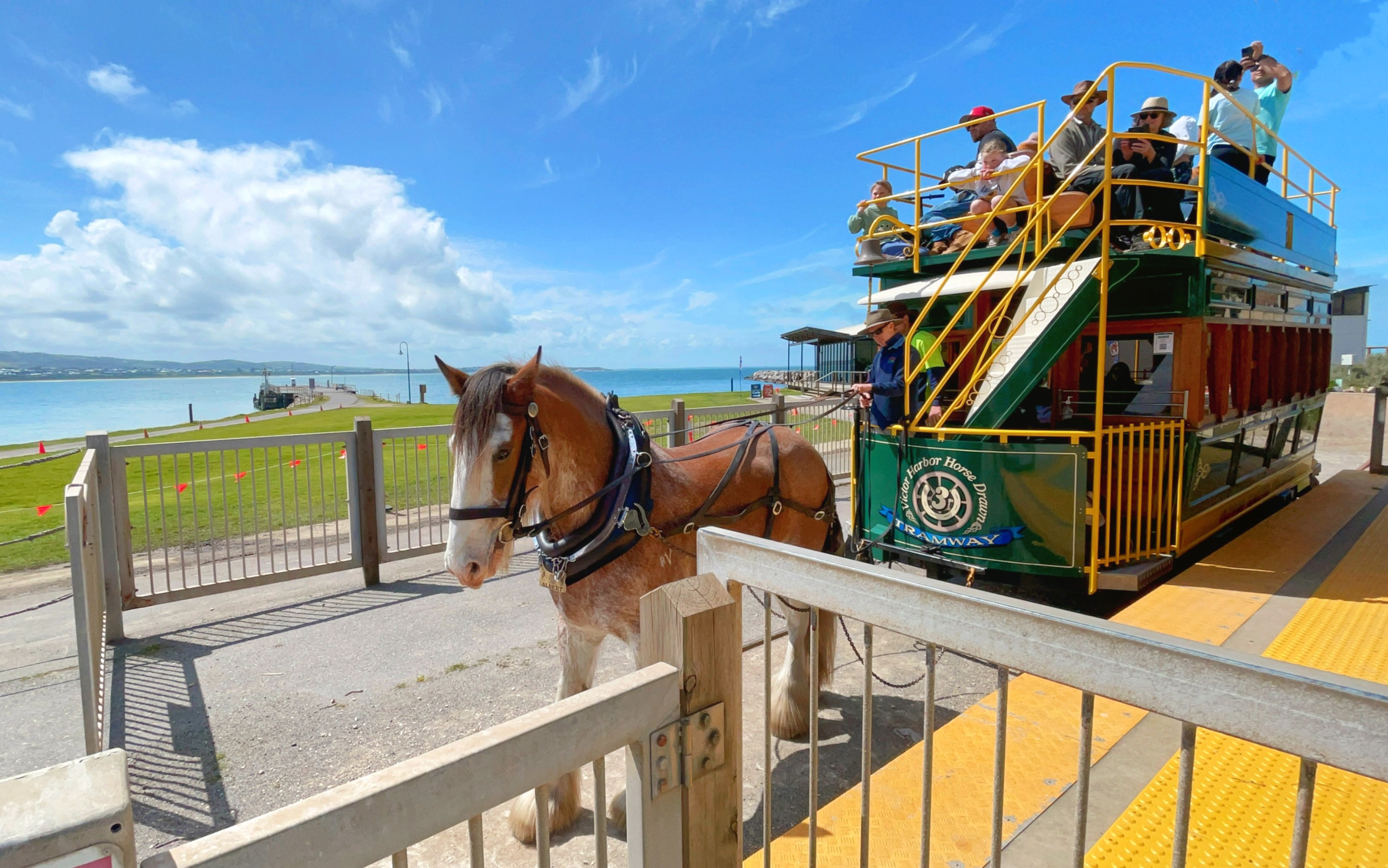 澳洲旅行日记day20| 乘坐170年的有轨马车在海边小镇闲逛| 在victor