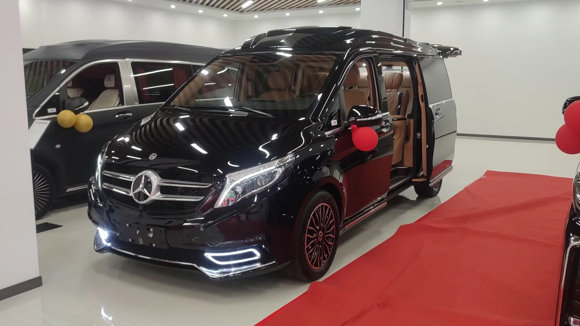 奔驰v260l商务车,改装升级高顶款