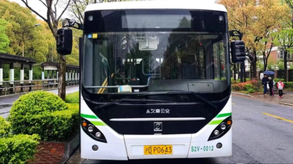 (巴士一公司)上海61路公交车终点站政悦路国伟路回场 车号:s2v-0012