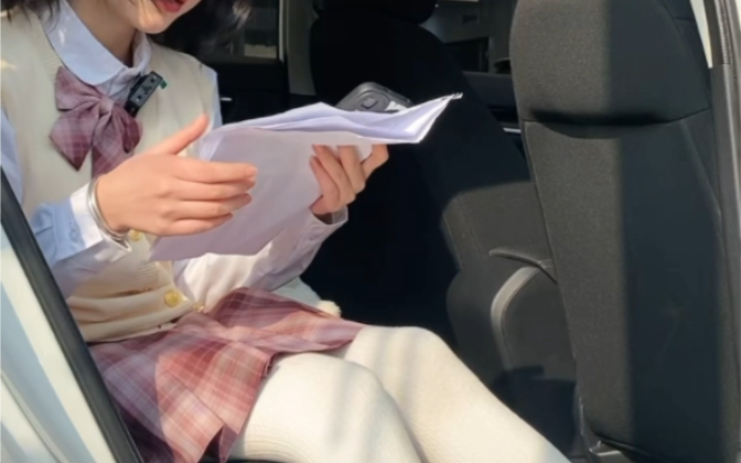 可爱的白丝小姐姐挑鞋