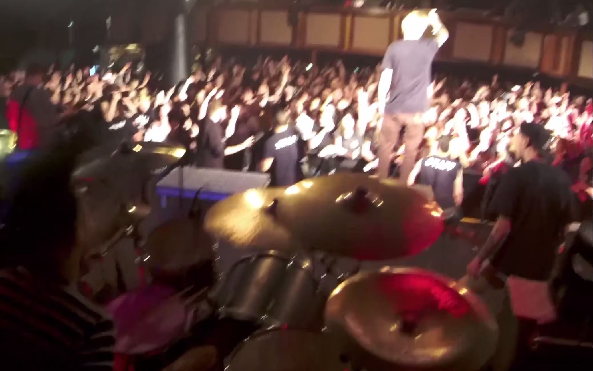 [图]Dani Washington of Neck Deep (Gold Steps & Serpents - Drum Cam)