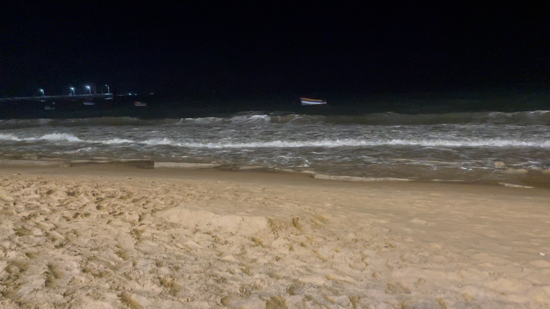 三亚海边夜晚图片