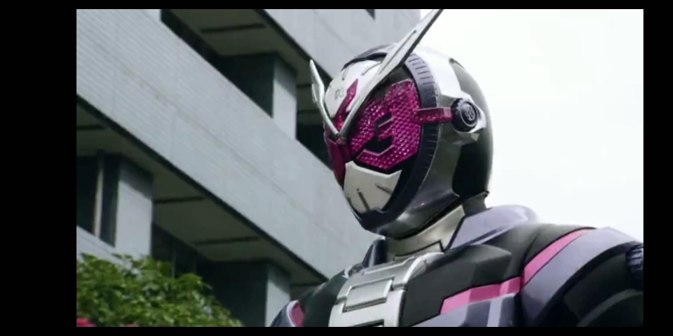 假面骑士时王拿到ooo的手表,到2010年对付异类ooo