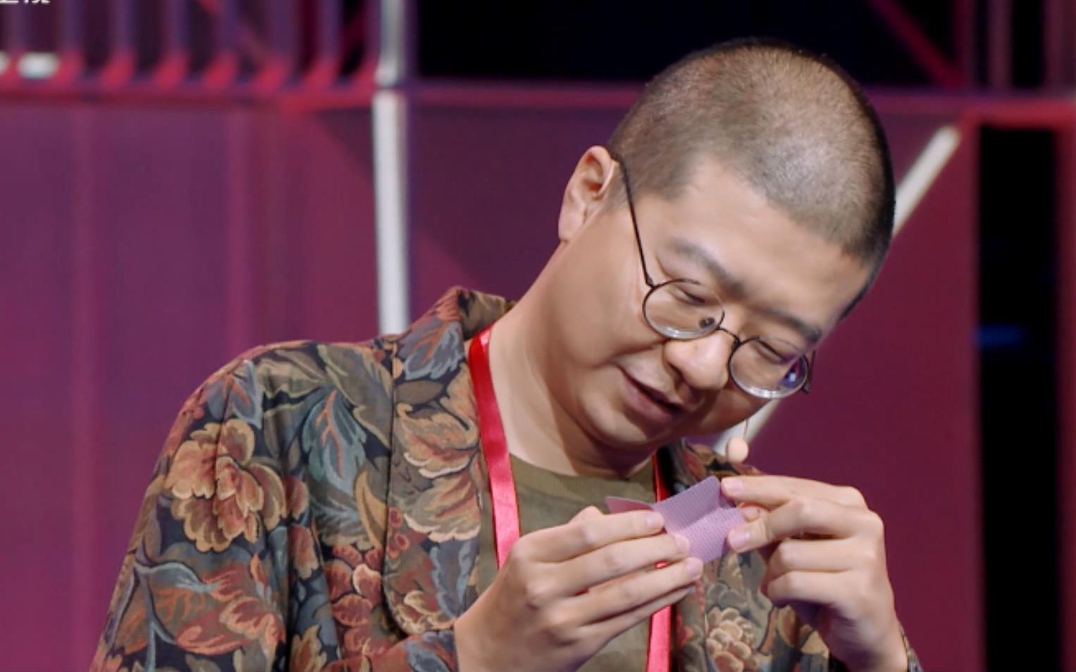 【蓝莓孵化营】小俏妞一人精分四位童年经典角色 易豪魔术震惊王祖蓝