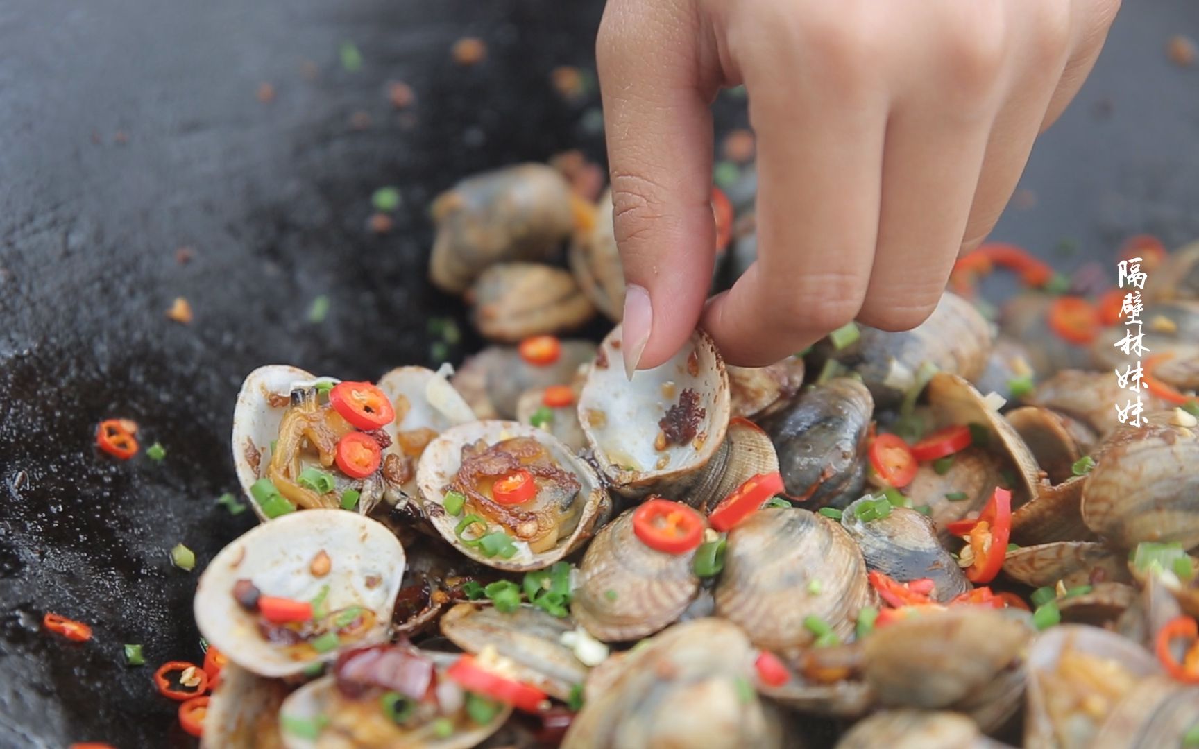 蛤蜊最简单的做法姑娘一次吃两个又辣又香馋得我的口水啊