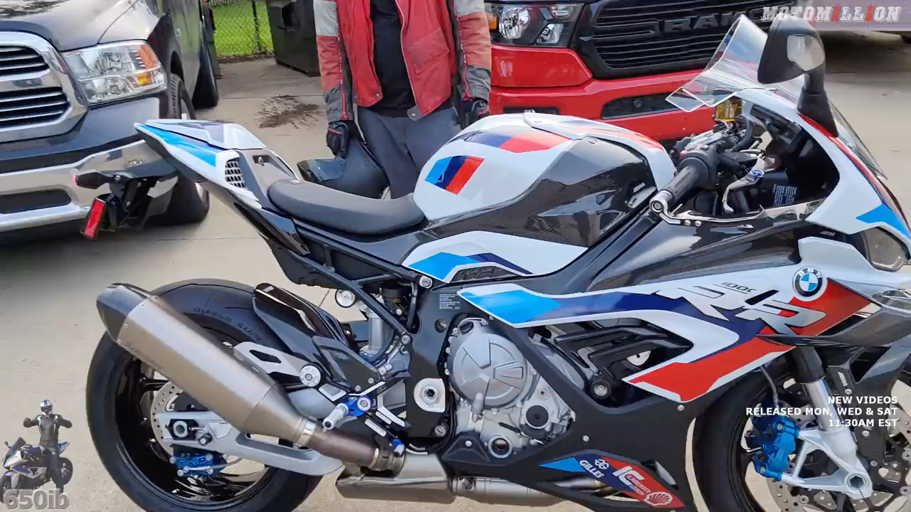 [图]UNBOXING & Starting-UP My 2021 BMW M 1000 RR!