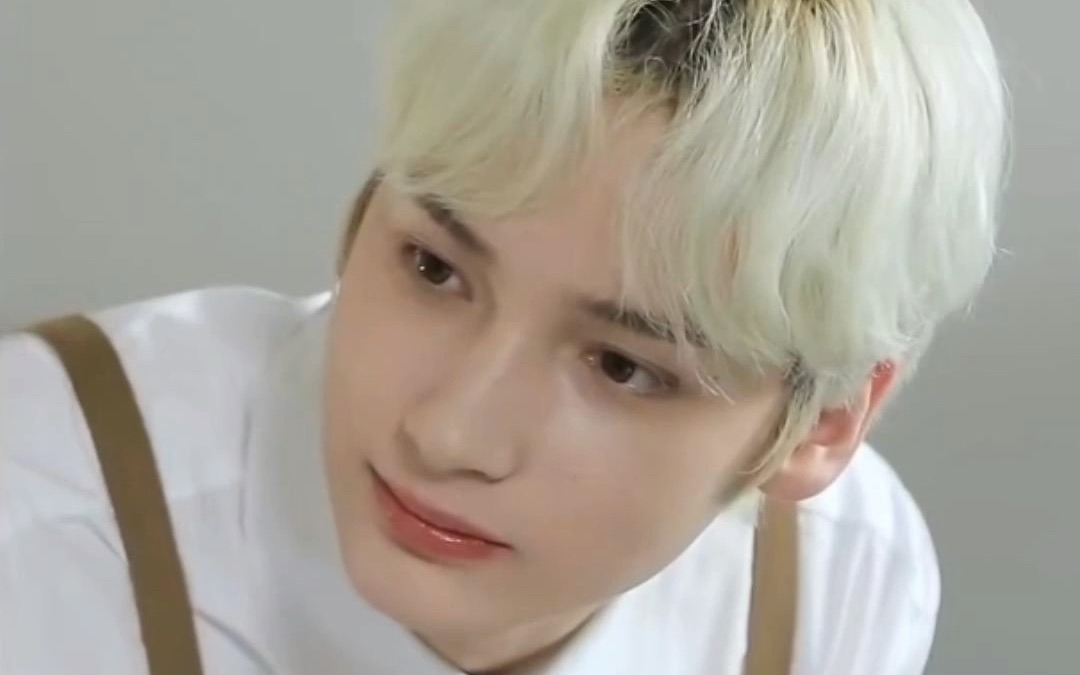 休宁凯-求求你把金发焊在头上01