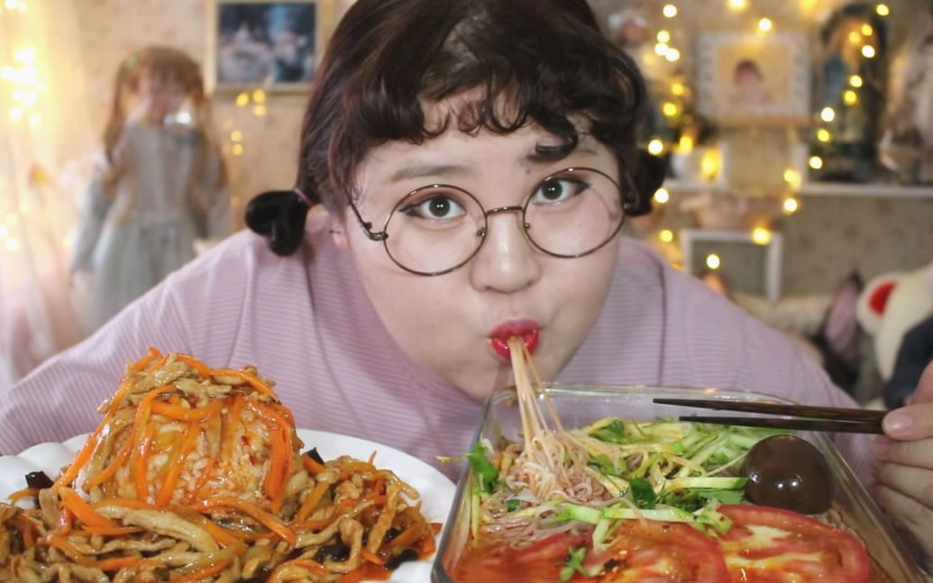 肉姐吃东北大冷面 鱼香肉丝盖饭