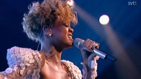 Rihanna - Russian Roulette (Live SKaVLaN 2010) 