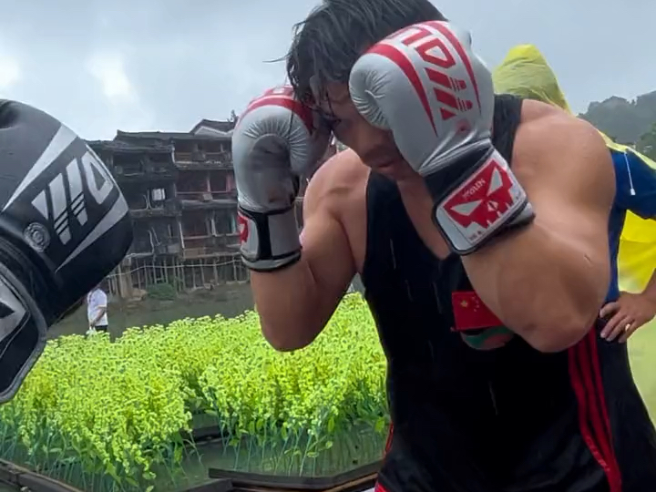 全力备战wbc职业拳击争霸赛,敢于亮剑!