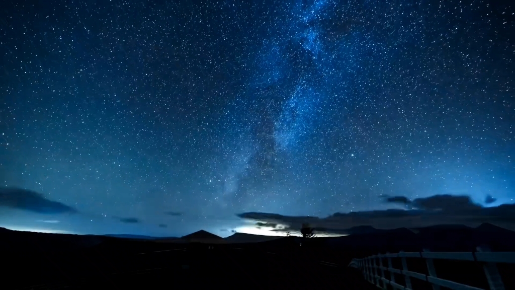 [图]“夜空之下，唯有星辰依旧熠熠生辉。”