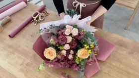 小花束 粉边儿桔梗 白玫瑰 哔哩哔哩 つロ干杯 Bilibili