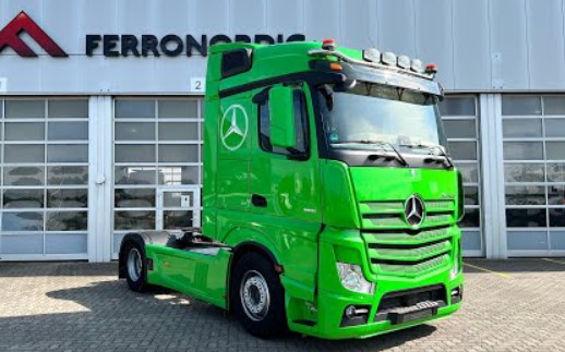 奔驰阿克托斯1841牵引车