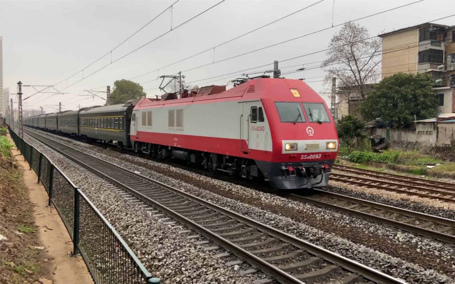 2020春运衡阳机务段天桥附近看车