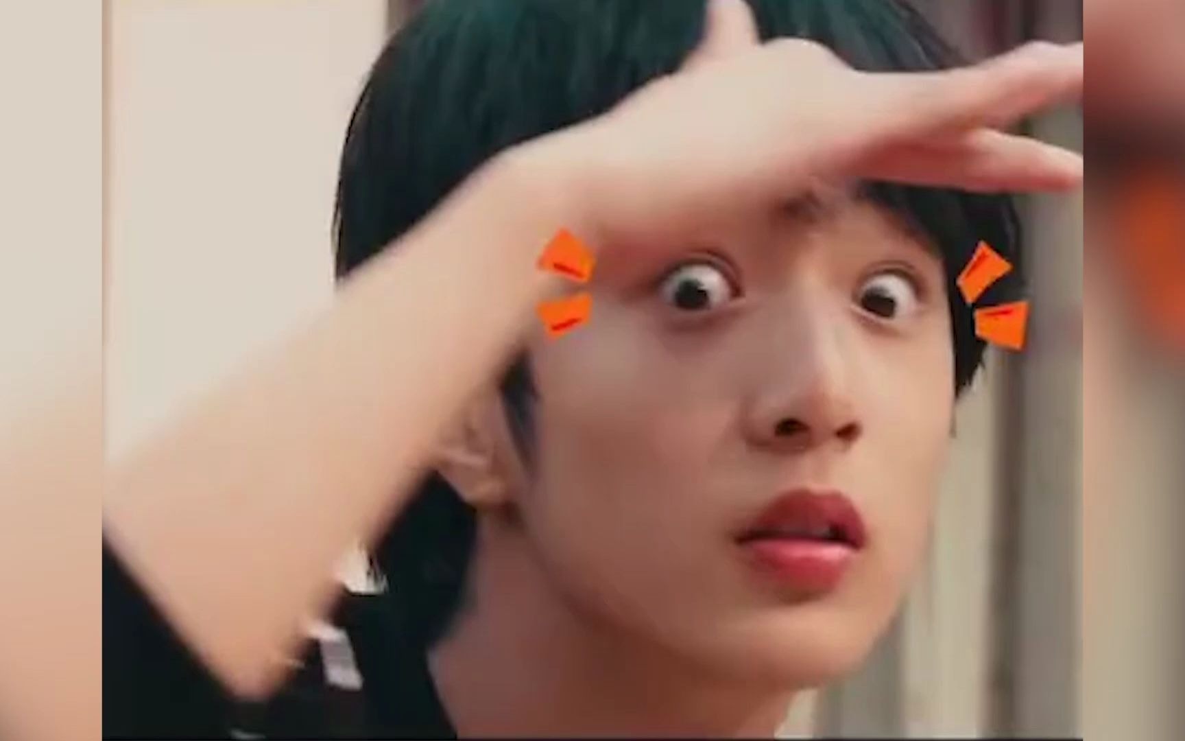 刘耀文眼睛瞪得像铜铃哈哈哈