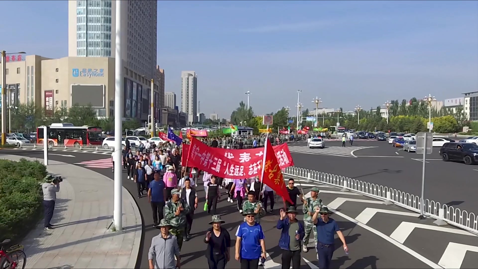 [图]集宁一中新生军训远足航拍