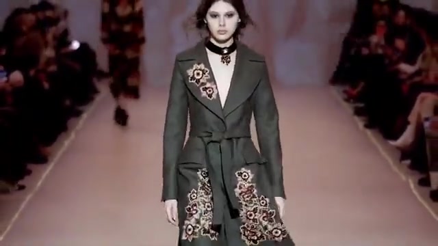 [图]【可爱模特T台走秀】乌克兰美女名模时装秀RYNA DIL AW2018 9乌克兰基辅时装周4K