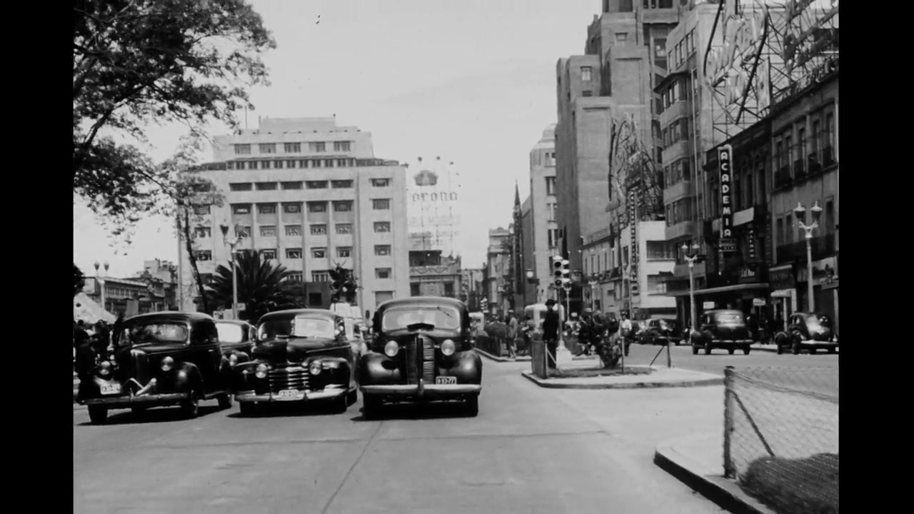 [图][黑白/高清720P]1940年代末的墨西哥城车载片段(POV/后面展望)