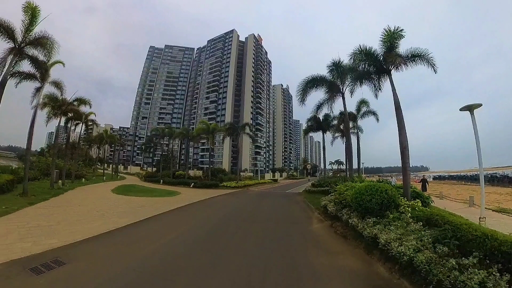 海南臨高縣長島藍灣,騎車到富力悅海灣,再去旅遊公路上跑一圈,很漂亮