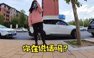 Télécharger la video: 遇到撞马路牙子的小姐姐，帮助她停车。