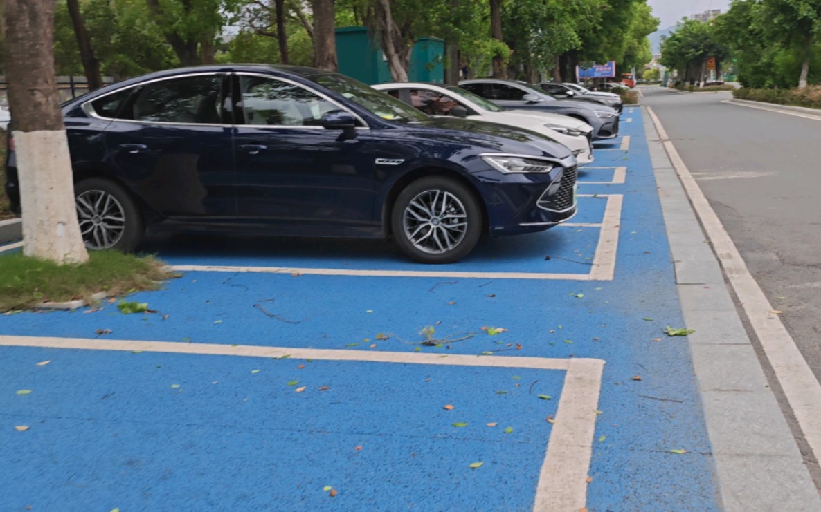 新车一血,比亚迪秦plus dmi 墨玉蓝,心痛的感觉