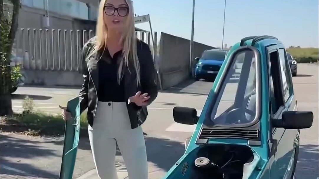 全球最薄汽车！你有见过更薄的车吗？【超跑爱丽丝Super】