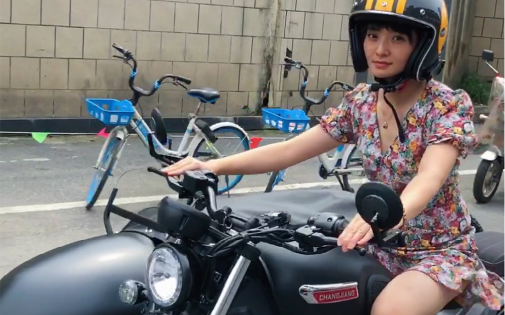 女骑士阮阮 就你了,坐我旁边来