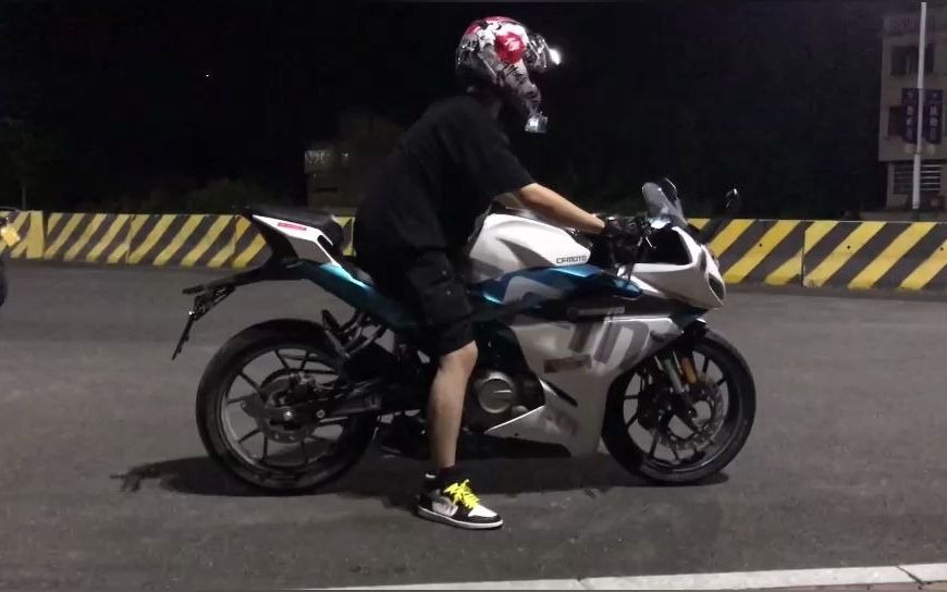 春风250sr-原厂排气 【1万2千转!】 声浪演示!_哔哩哔哩_bilibili