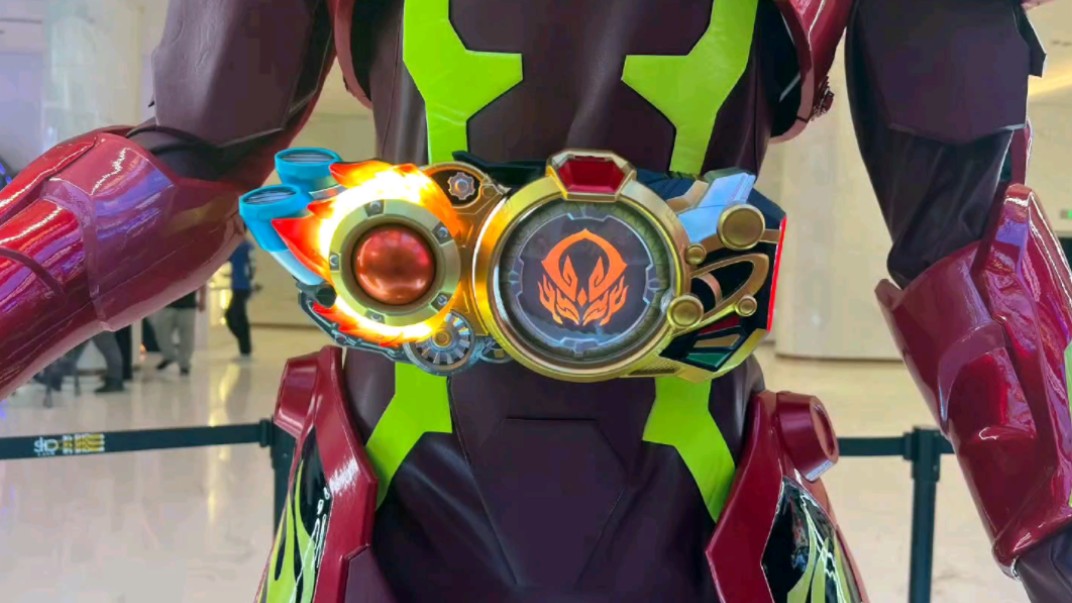 铠甲勇士炼曜铠甲召唤器官方道具与玩具对比