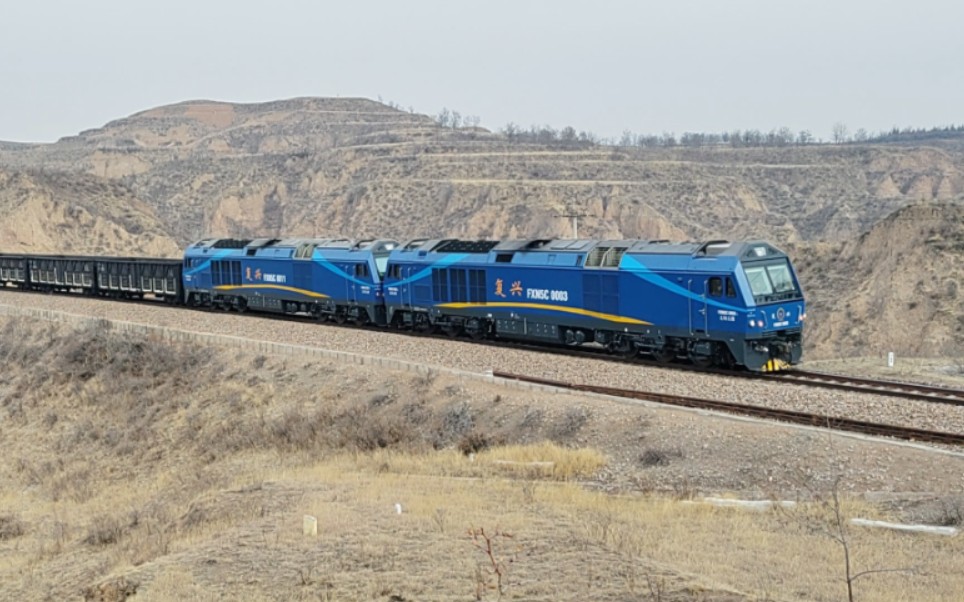 双机fxn5c牵引31103次满功率攀爬太焦线丘陵