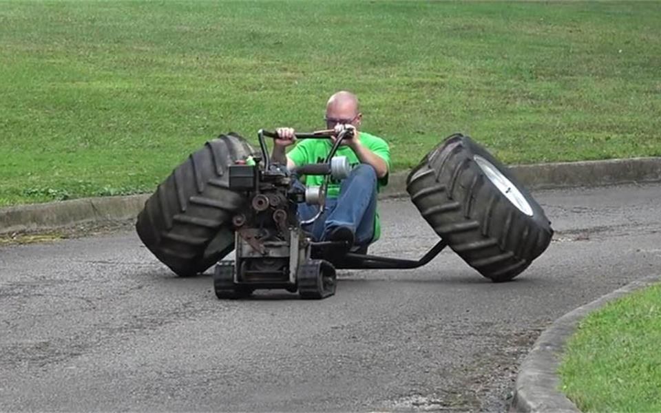 全球最霸气自行车,用履带和卡车轮胎改装自行车,回头率100%_哔哩哔哩