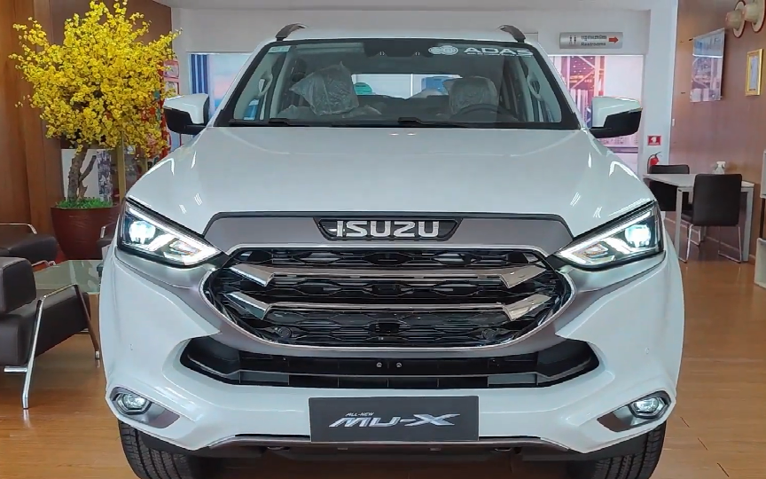 2024款五十铃mu-x牧游侠 3.0升四轮驱动 外观和内饰细节