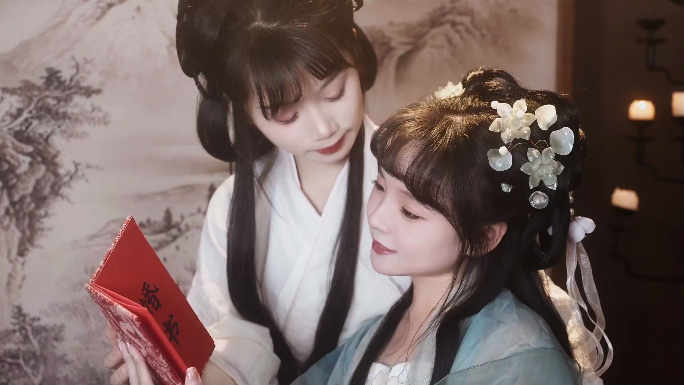 双女主古风剧情--"在被爹娘抛弃的那个雪天,十五年后,她选择了放弃她