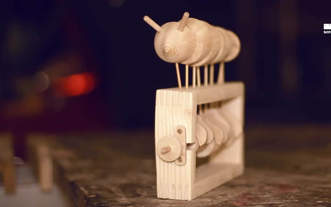 木工diy产品会动的木制毛虫机械玩具