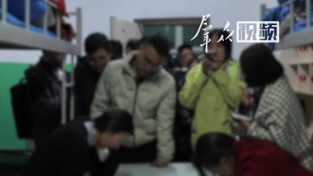 青海祁连县学生宿舍游客已清零，当地文旅：扁都口至峨堡镇段封路所致，此前有超10万游客，酒店和民宿全满房。