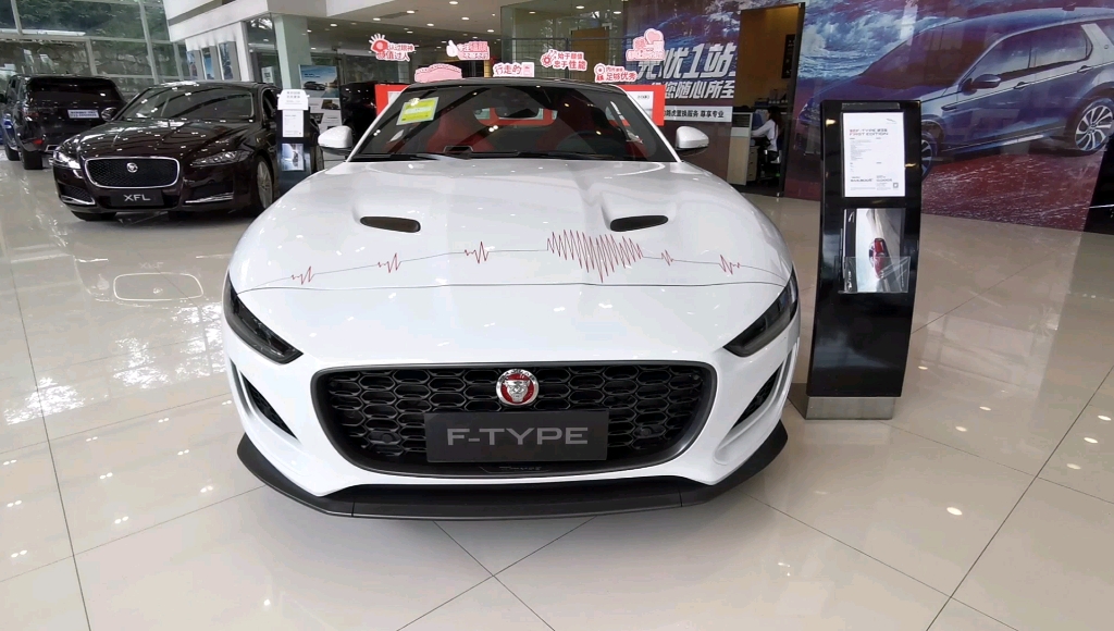 到店实拍2021款捷豹f-type,售价64.58万元,5.7秒破百,买辆不?