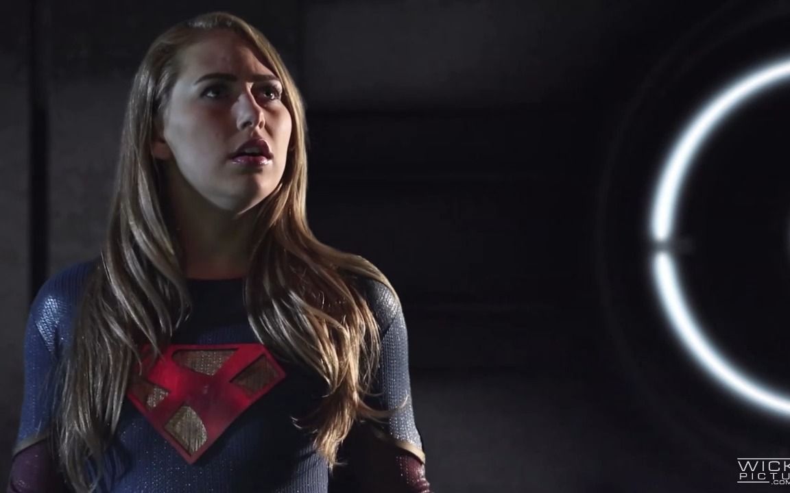 蝙蝠侠与女超人激情联手,共同对抗外星强敌