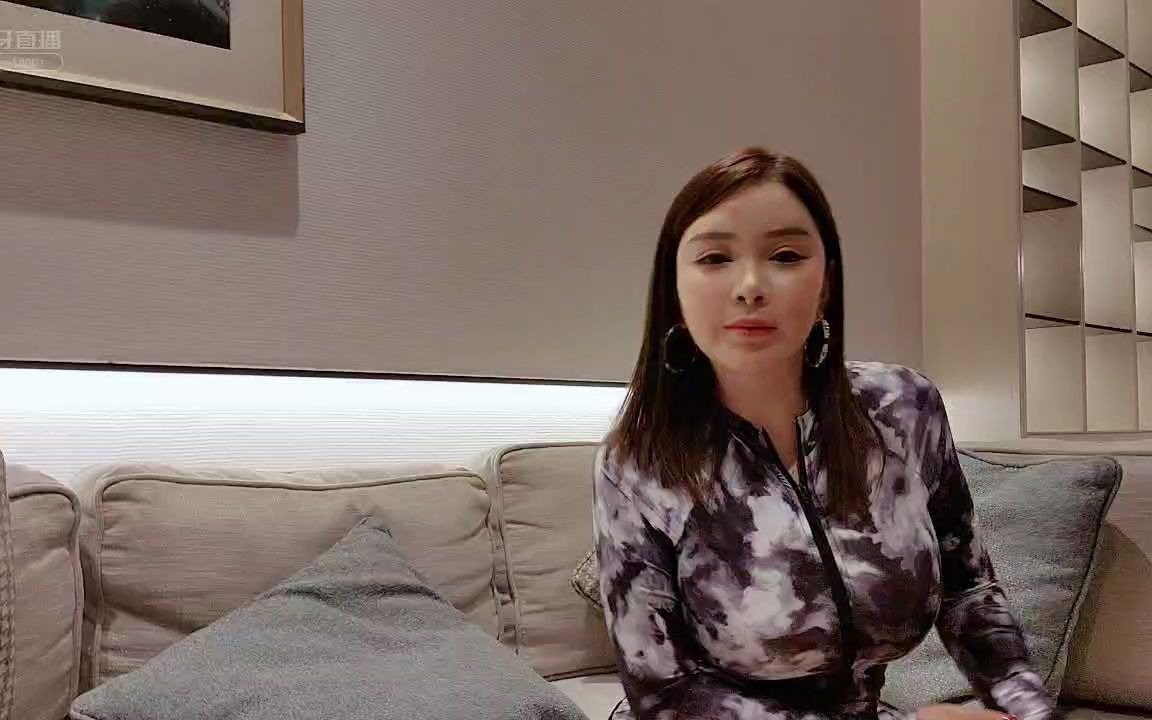 洋气黄2021022623时24分兰博基尼小姐姐洋气黄18001兰博基尼小姐姐