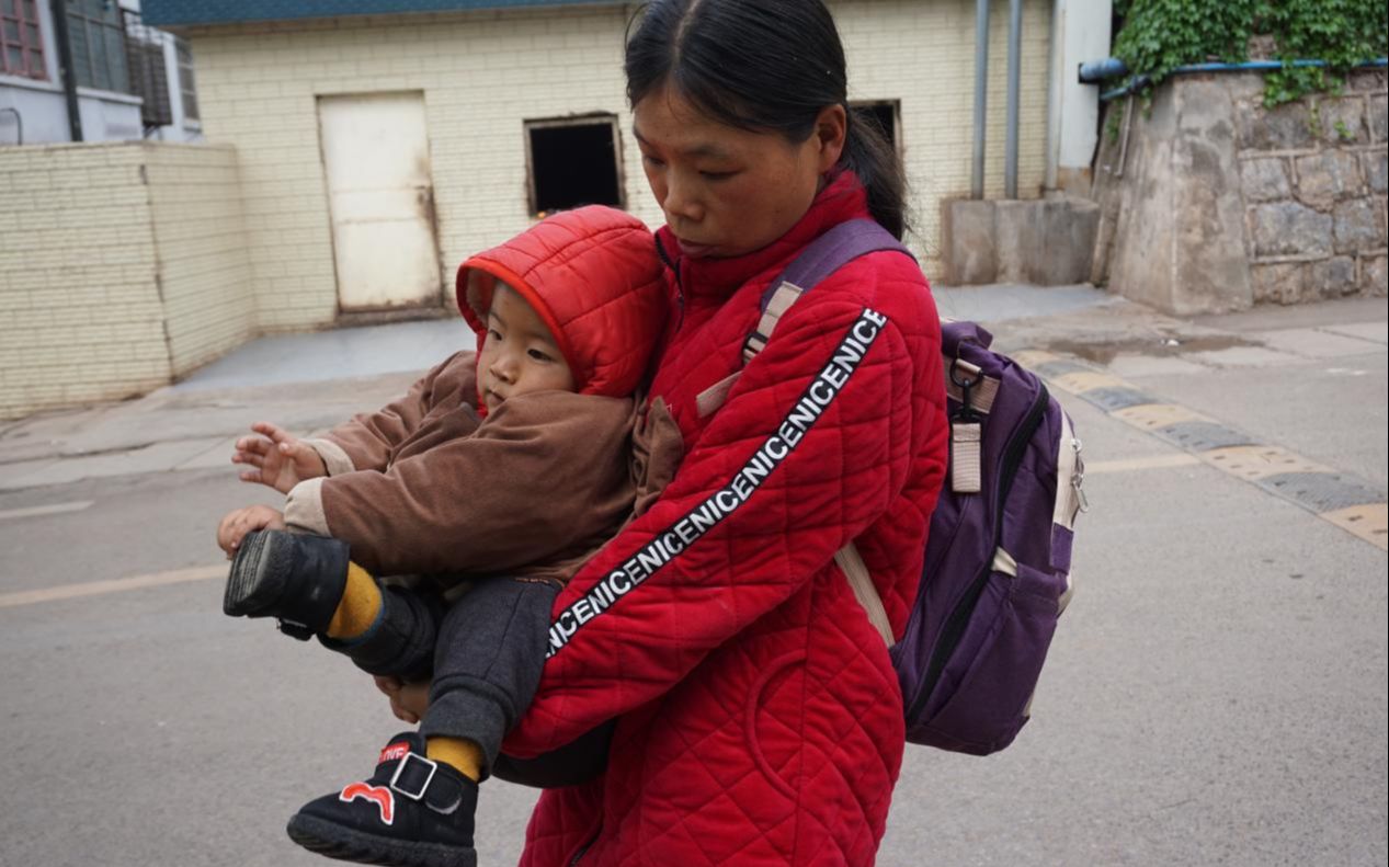 女孩经历痛苦分娩顺产下一男婴,准备过上幸福生活时,悲剧发生了哔哩哔哩bilibili