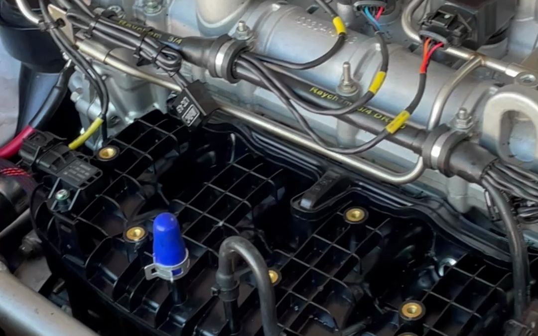 一起看看红旗h5赛车的发动机机舱1