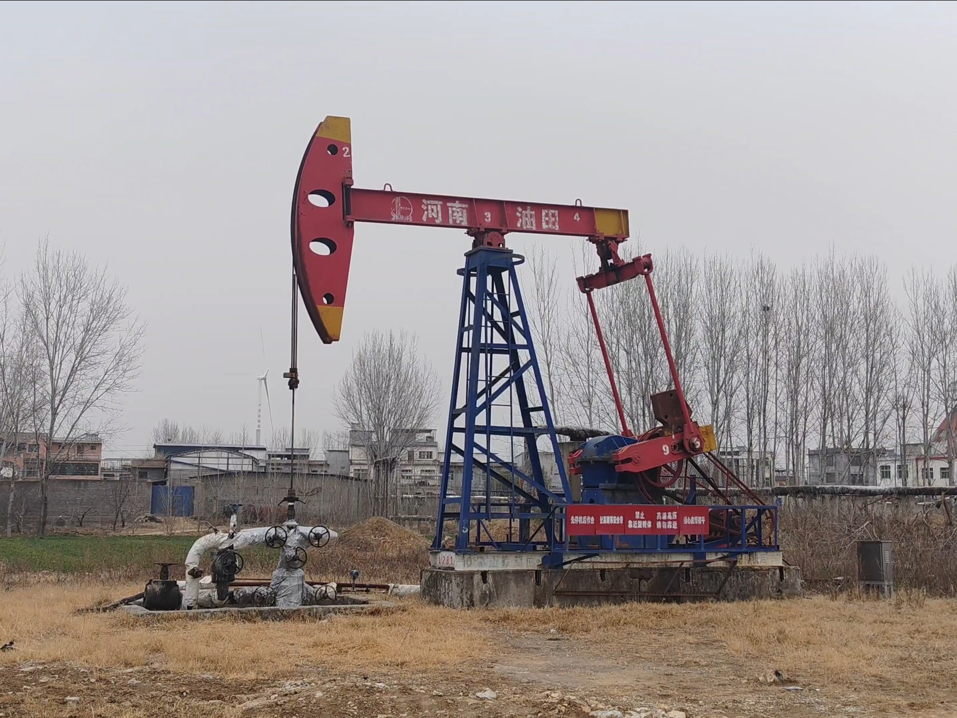 井楼一二区的稠油热采井,这是几种主要的游梁式抽油机,除了一款是兰州