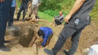 Скачать видео: 天星f水王正赦直断此地蚂蚁窝主家心服口服