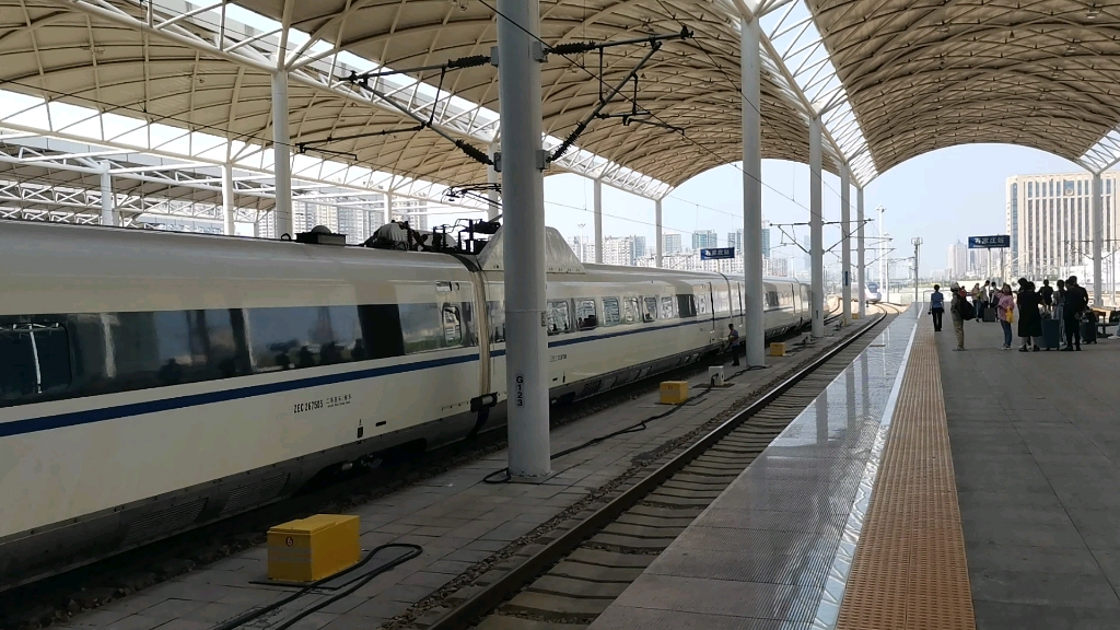 复兴号cr400af进站石家庄站