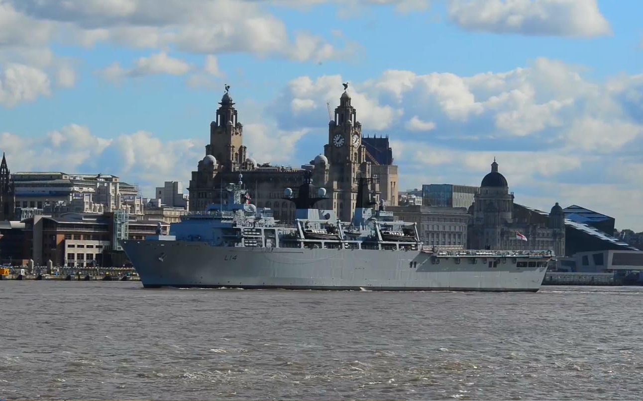 英国皇家海军海神之子级船坞登陆舰海神之子号l14离开利物浦2019102