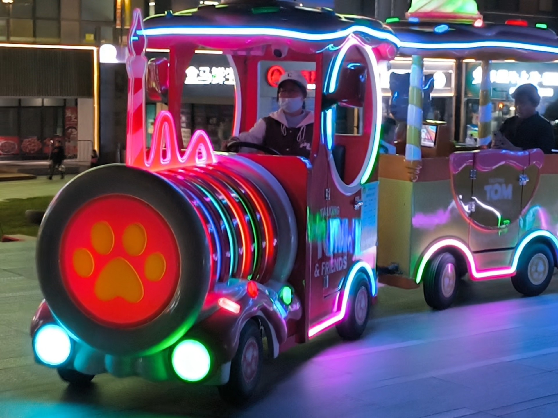 拍摄林奥city park购物中心外面的小火车～火车迷railfan机辆模式列车