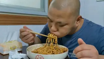 今天晚饭简单吃个肉丁炸酱面