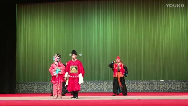 [图]唐剧《春草闯堂.又喜又恨》曹文艳饰演春草、卢永旺饰演胡进