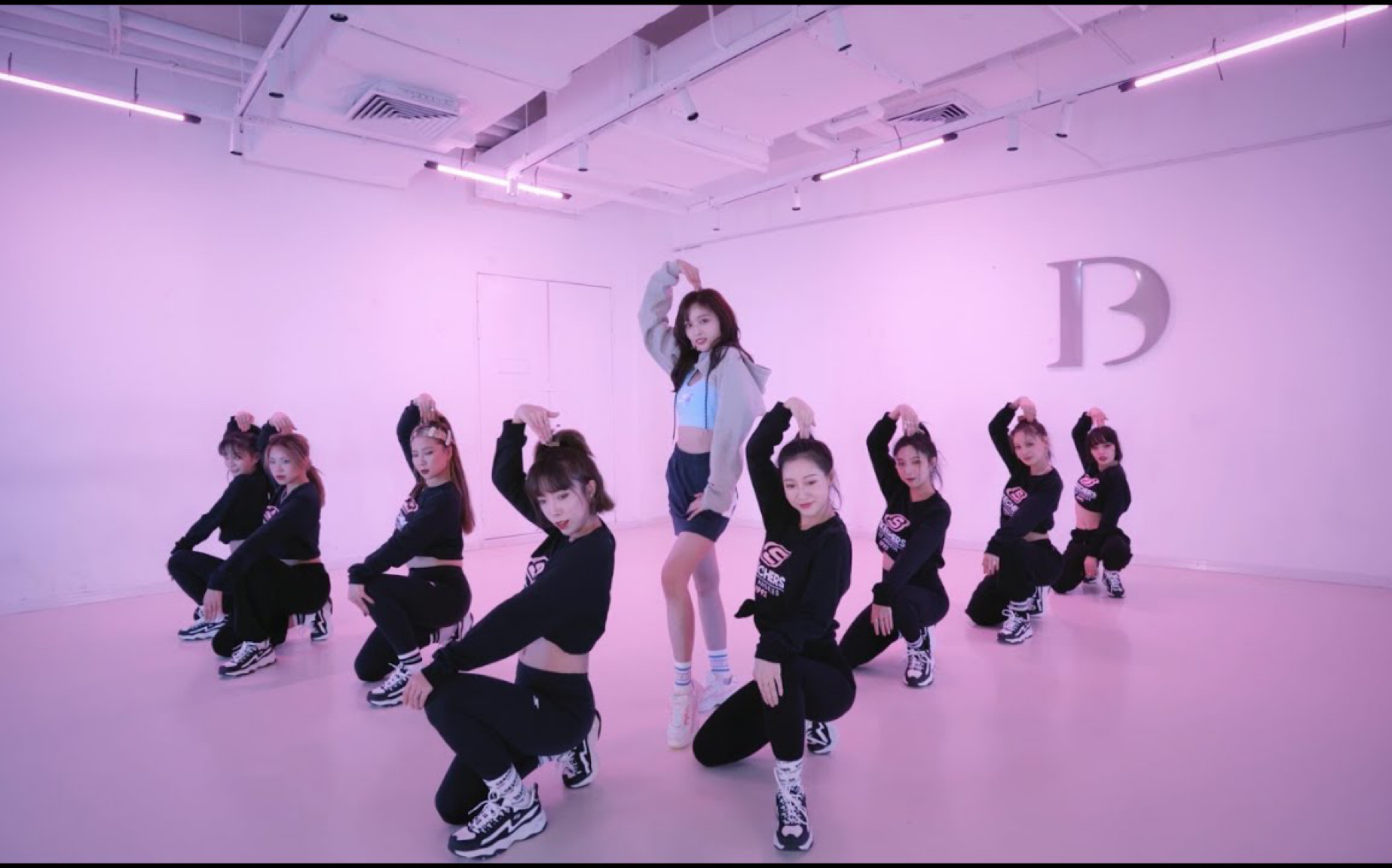 [图]吴宣仪Betty Wu《Pink Blue Sunset》(Dance Ver.)