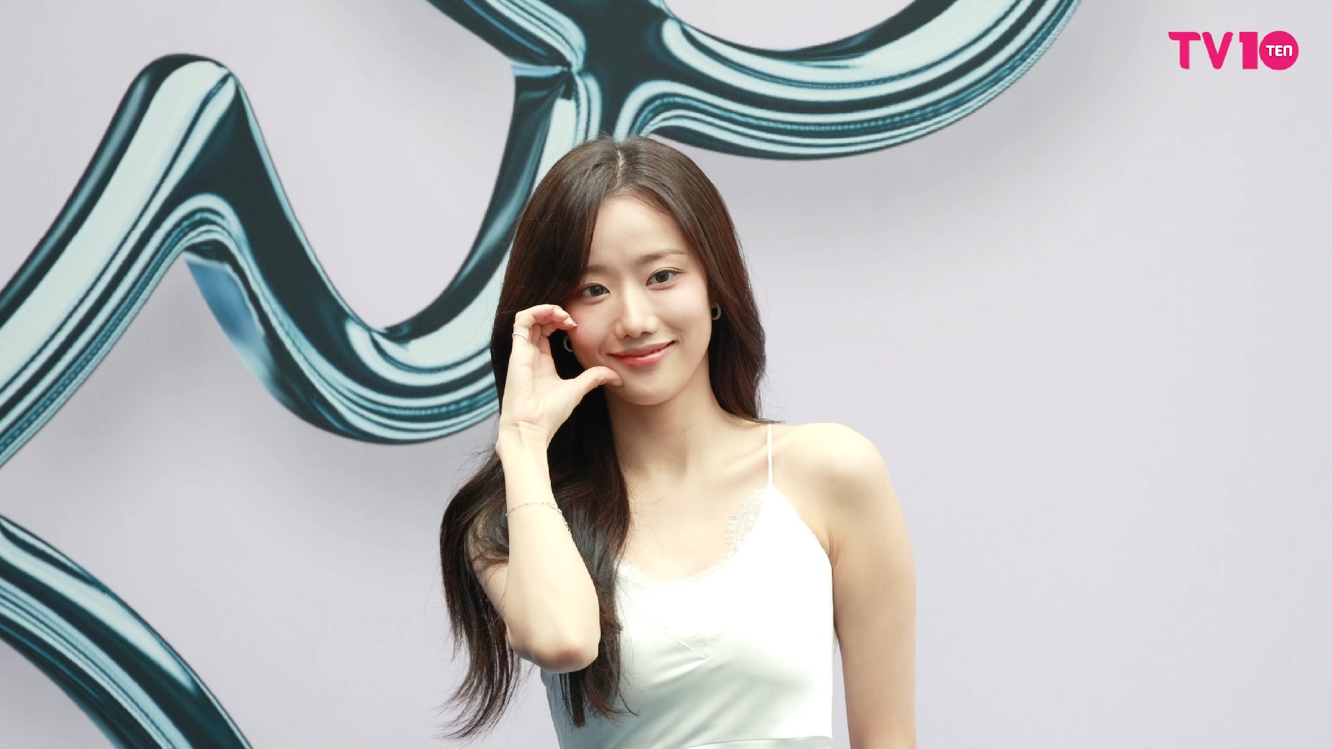 李娜恩 | 首尔时装周25 s/s新闻视频